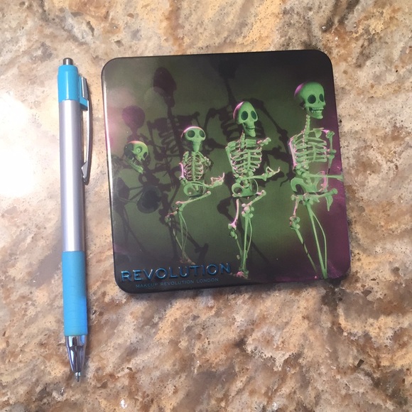 Discontinued CORPSE BRIDE GRAVE MISUNDERSTANDING eyeshadow palette - Picture 16 of 16